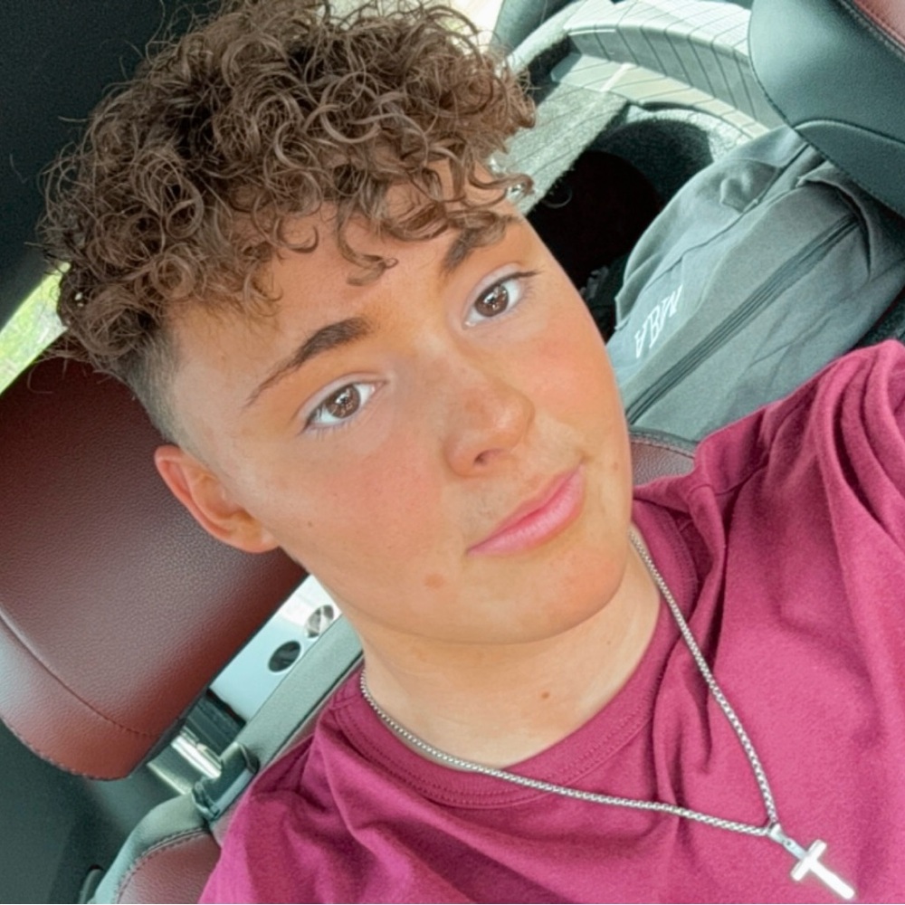 Meet your Posher, Alex